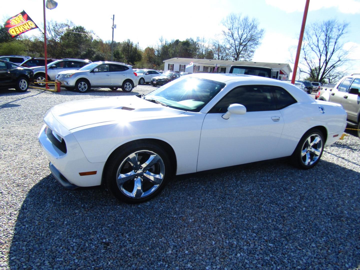 2012 WHITE Dodge Challenger SXT (2C3CDYAG7CH) with an 3.6L V6 DOHC 24V engine, Automatic transmission, located at 15016 S Hwy 231, Midland City, AL, 36350, (334) 983-3001, 31.306210, -85.495277 - Photo#2